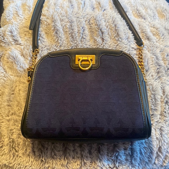 Salvatore Ferragamo NWOT ‘Trifolio’ shoulder handbag - Picture 3 of 13